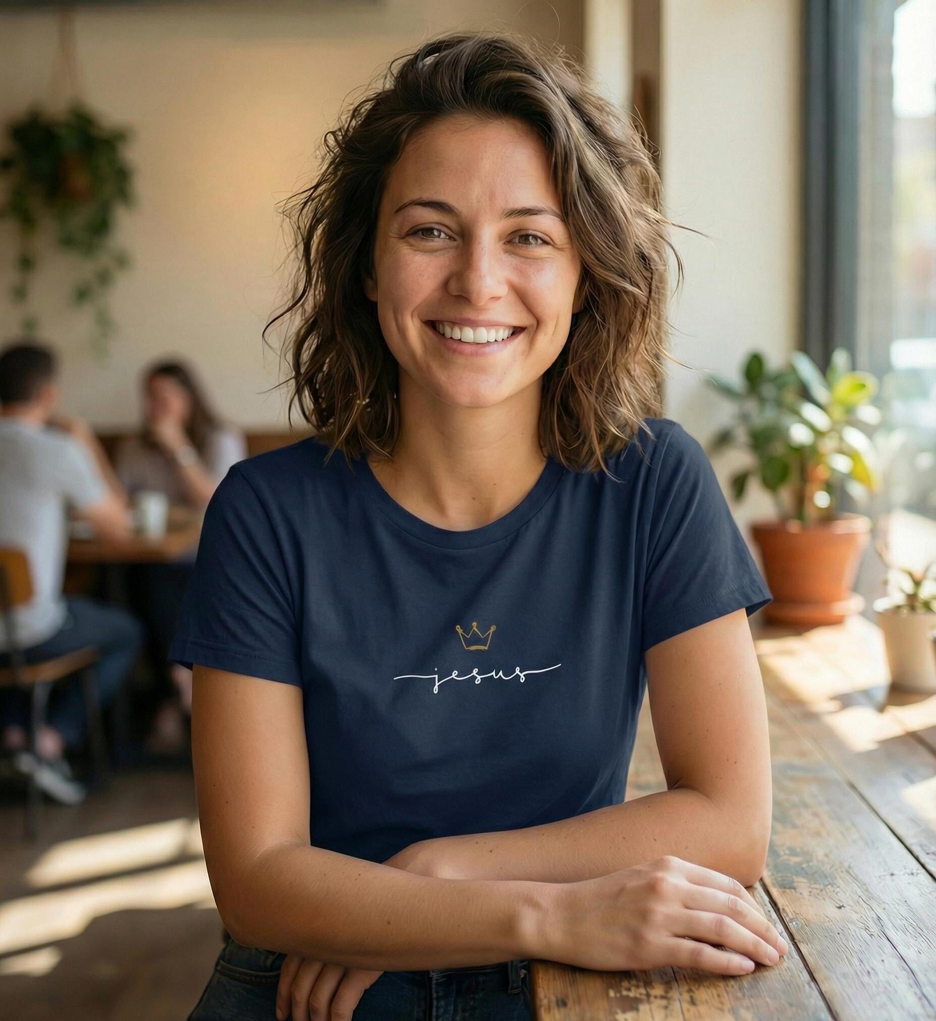 JESUS IS KING FRAUEN SHIRT Stella Muser Shirt ST/ST Shirtee 