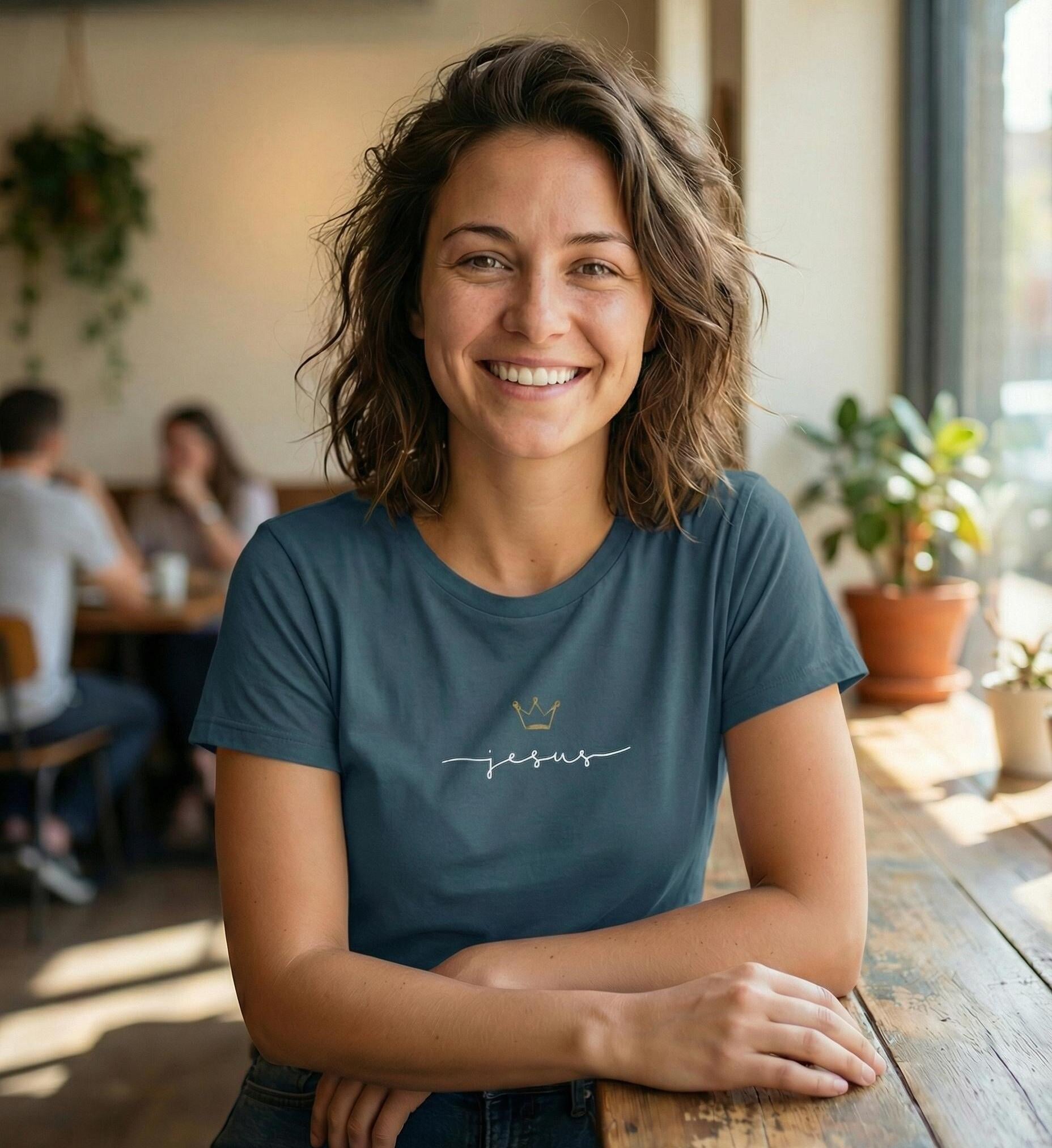 JESUS IS KING FRAUEN SHIRT Stella Muser Shirt ST/ST Shirtee 