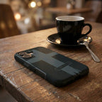 JUSTIFIED robuste Handyhülle in Schwarz Tech Accessories Podbase 