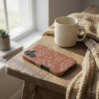 Loved by the King Robuste Handyhülle in Terrakotta Tech Accessories Podbase 